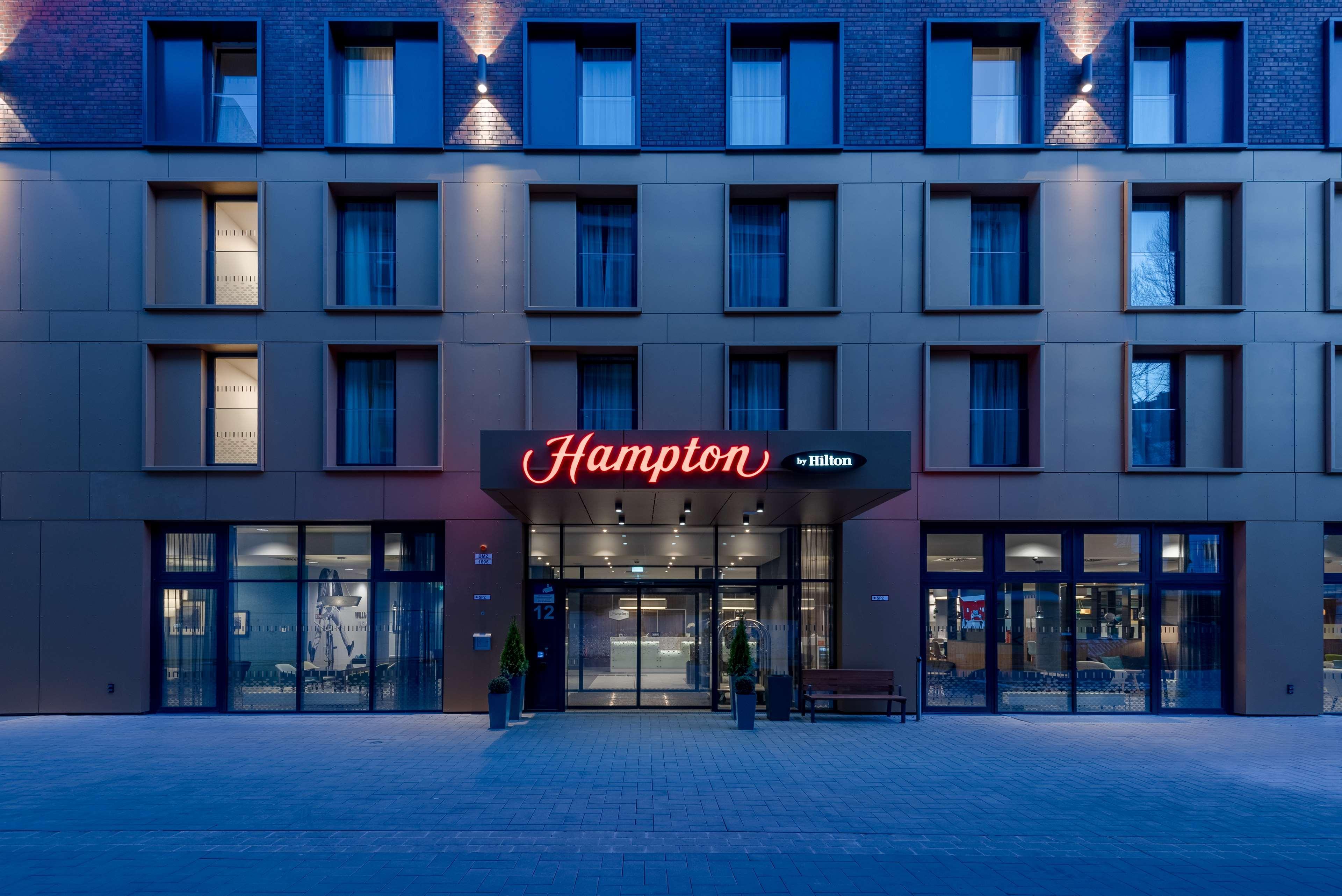 Hampton by Hilton Düsseldorf City Centre Exterior foto